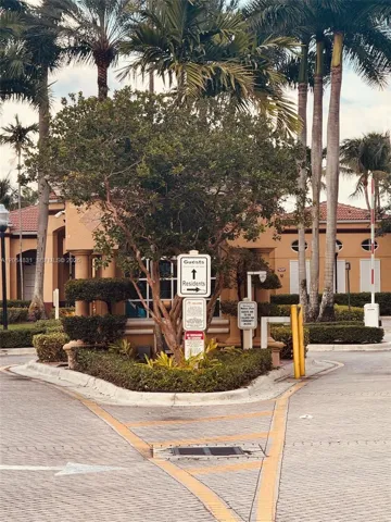 Gate Entrance to Melrose Point
