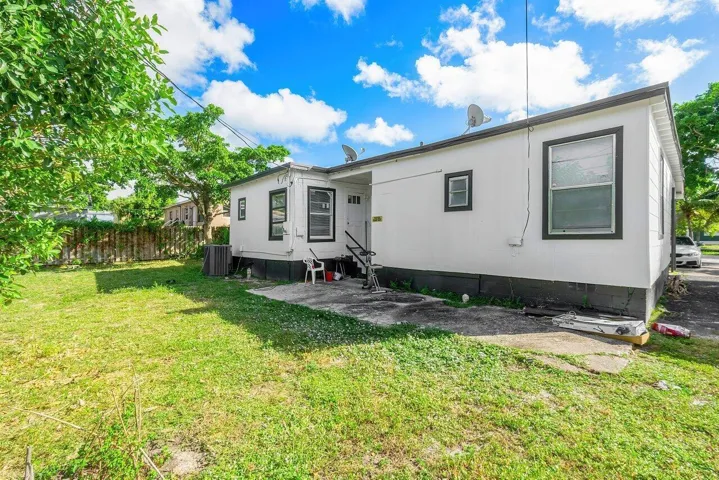 022-92143rdStreet-WestPalmBeach-FL-33407