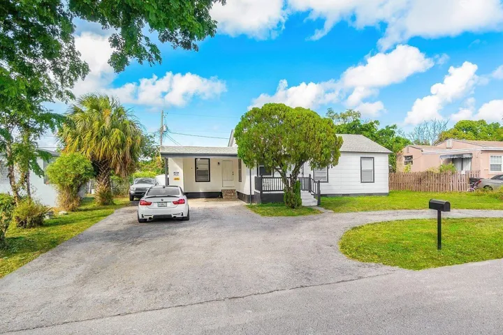 002-92143rdStreet-WestPalmBeach-FL-33407