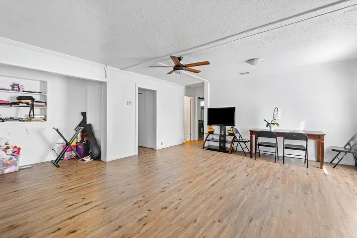 008-92143rdStreet-WestPalmBeach-FL-33407