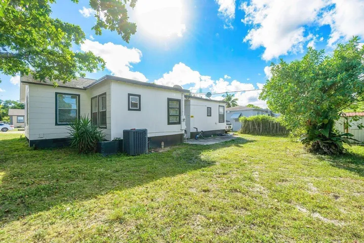 021-92143rdStreet-WestPalmBeach-FL-33407