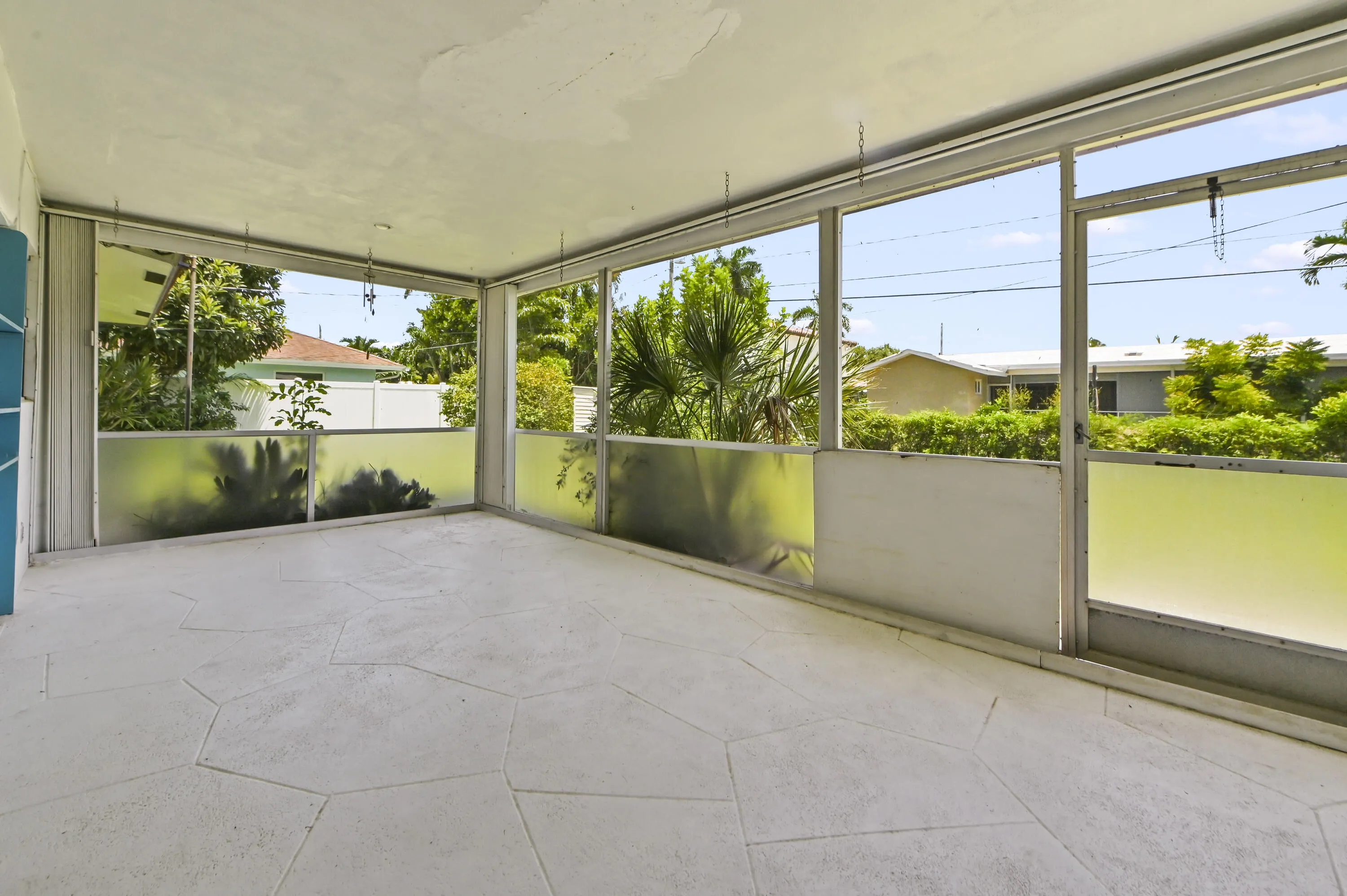 25 Patio 01