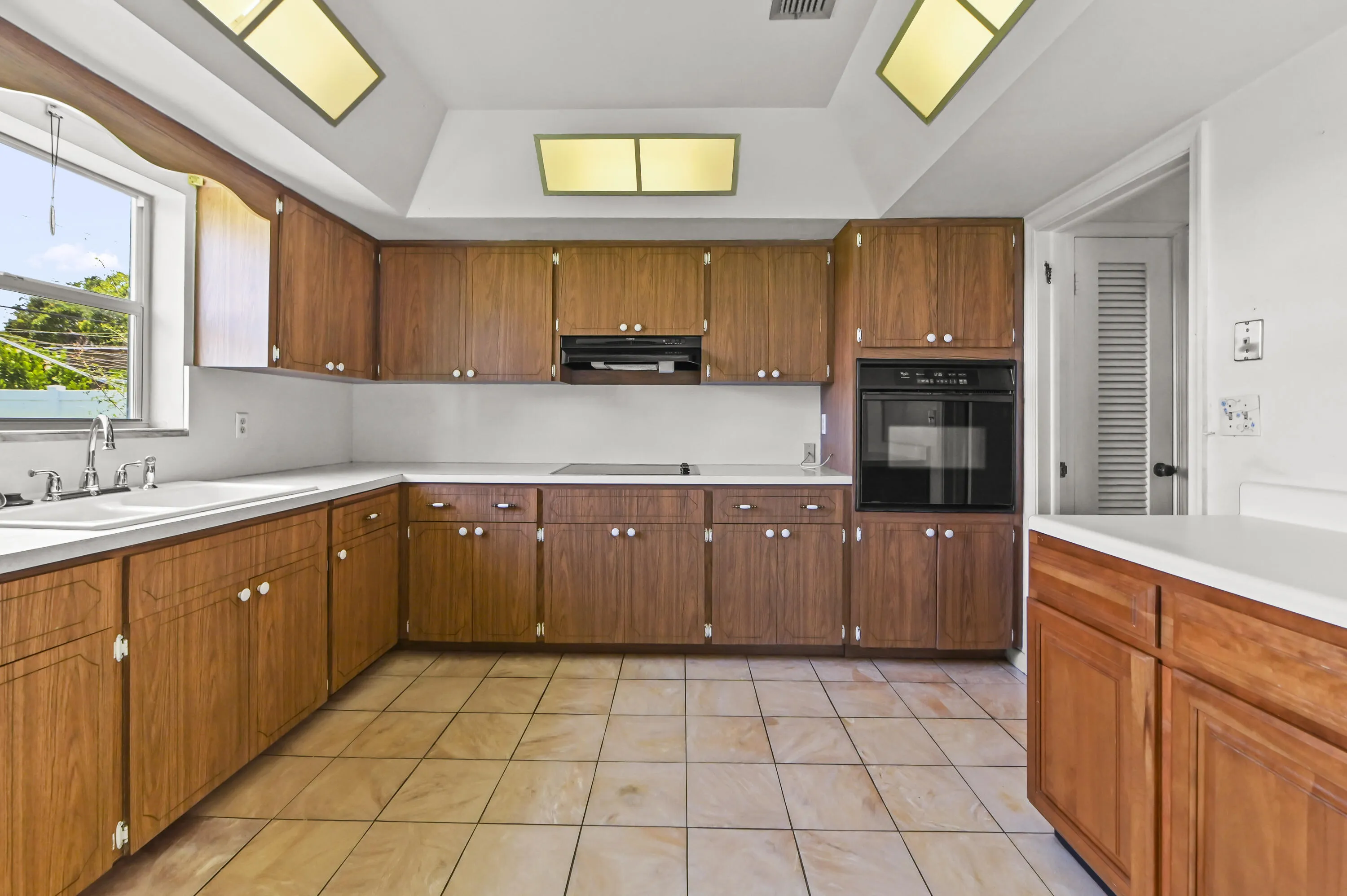 12 Kitchen 01