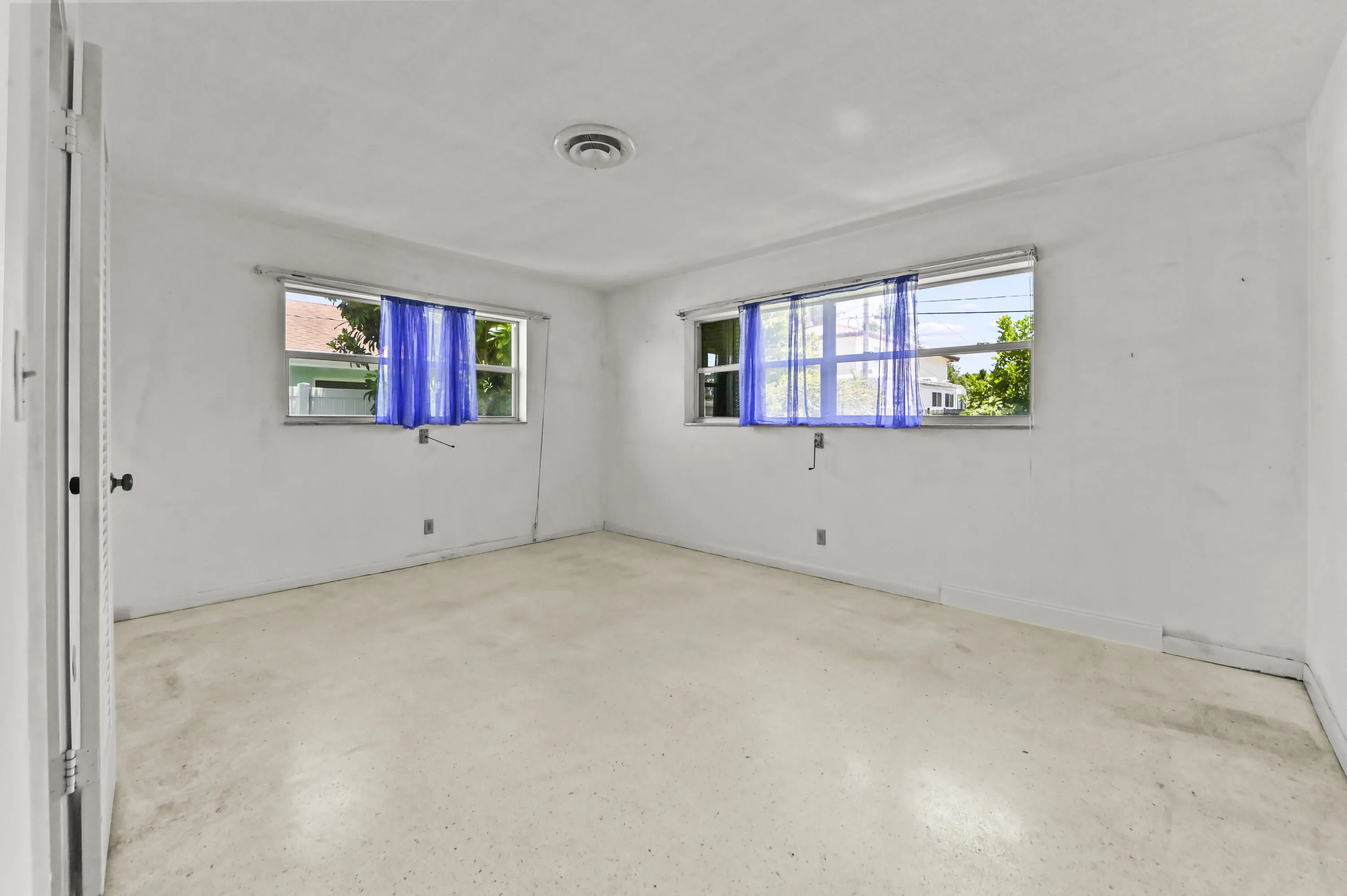 18 Bedroom 01