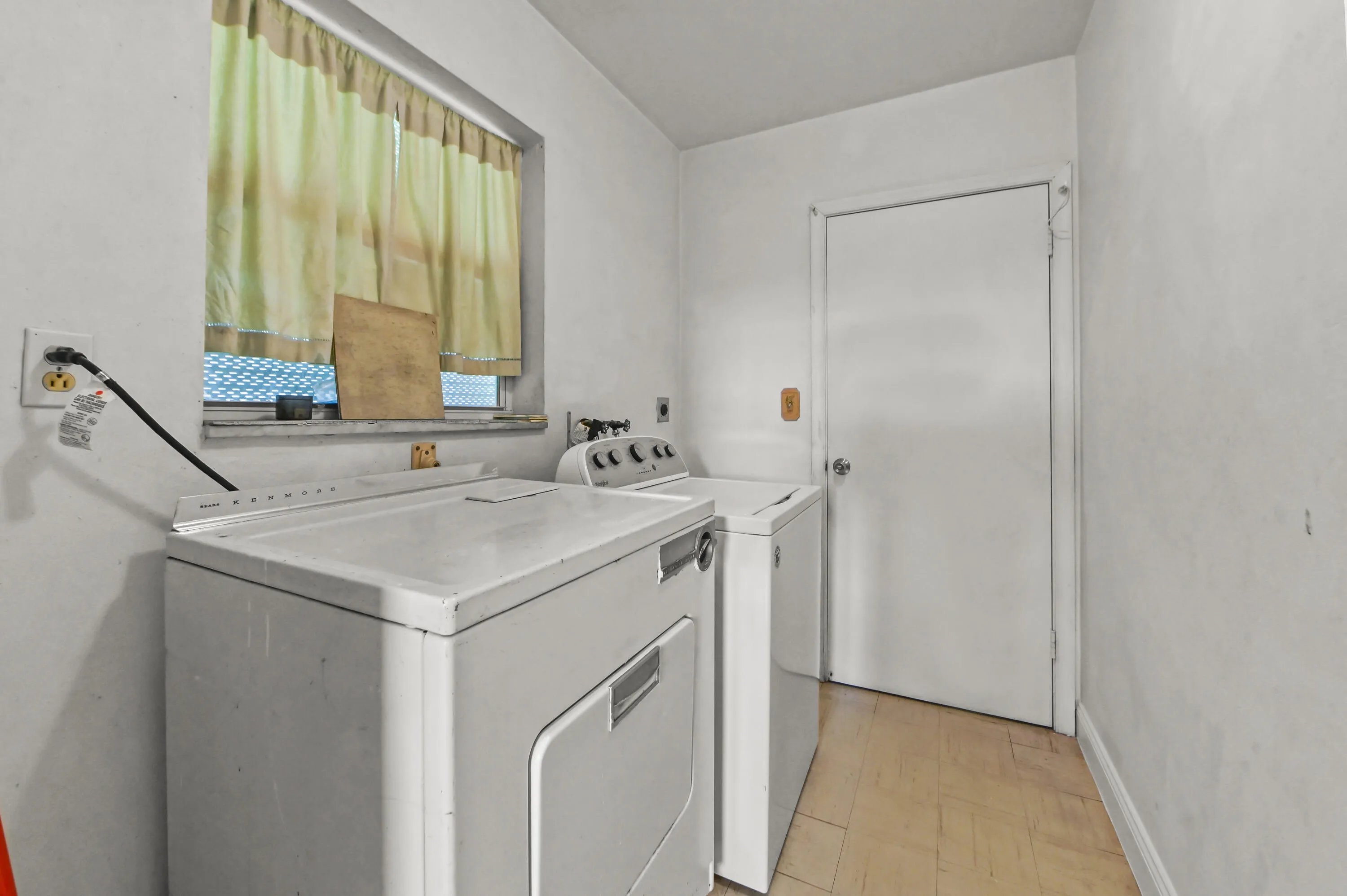 16 Laundry room 01