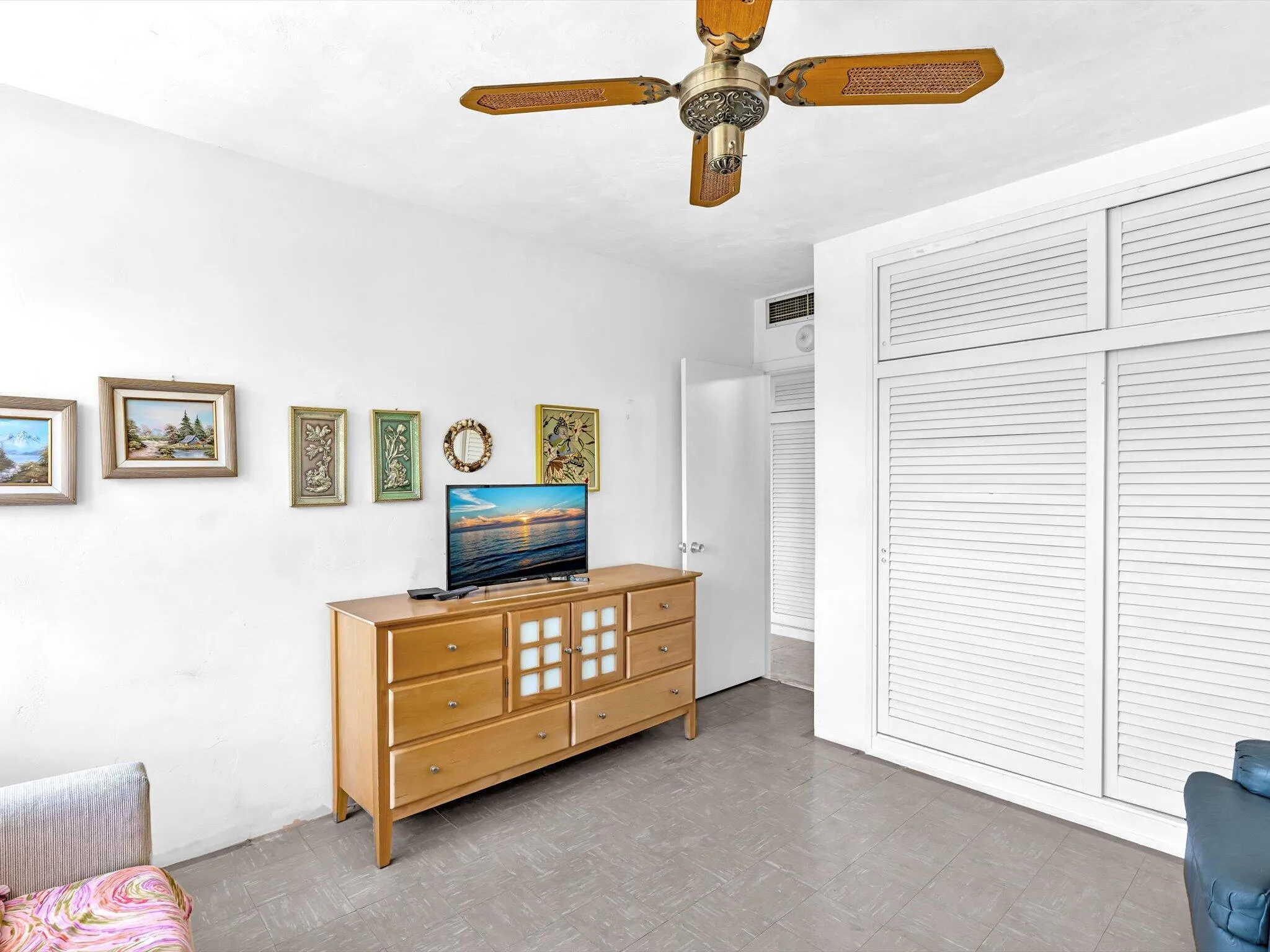 Guest bedroom closet