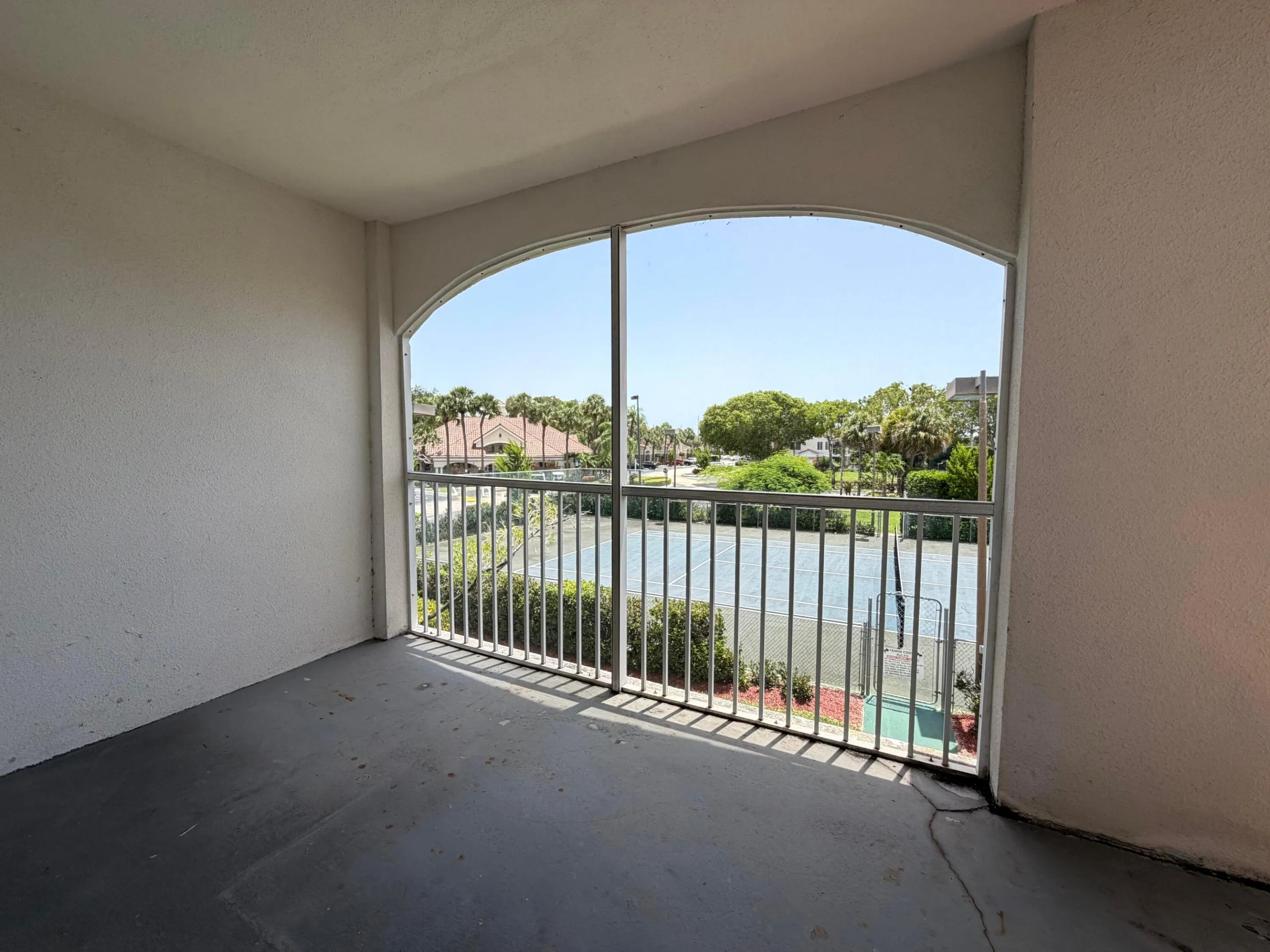 SCREENED IN BALCONY