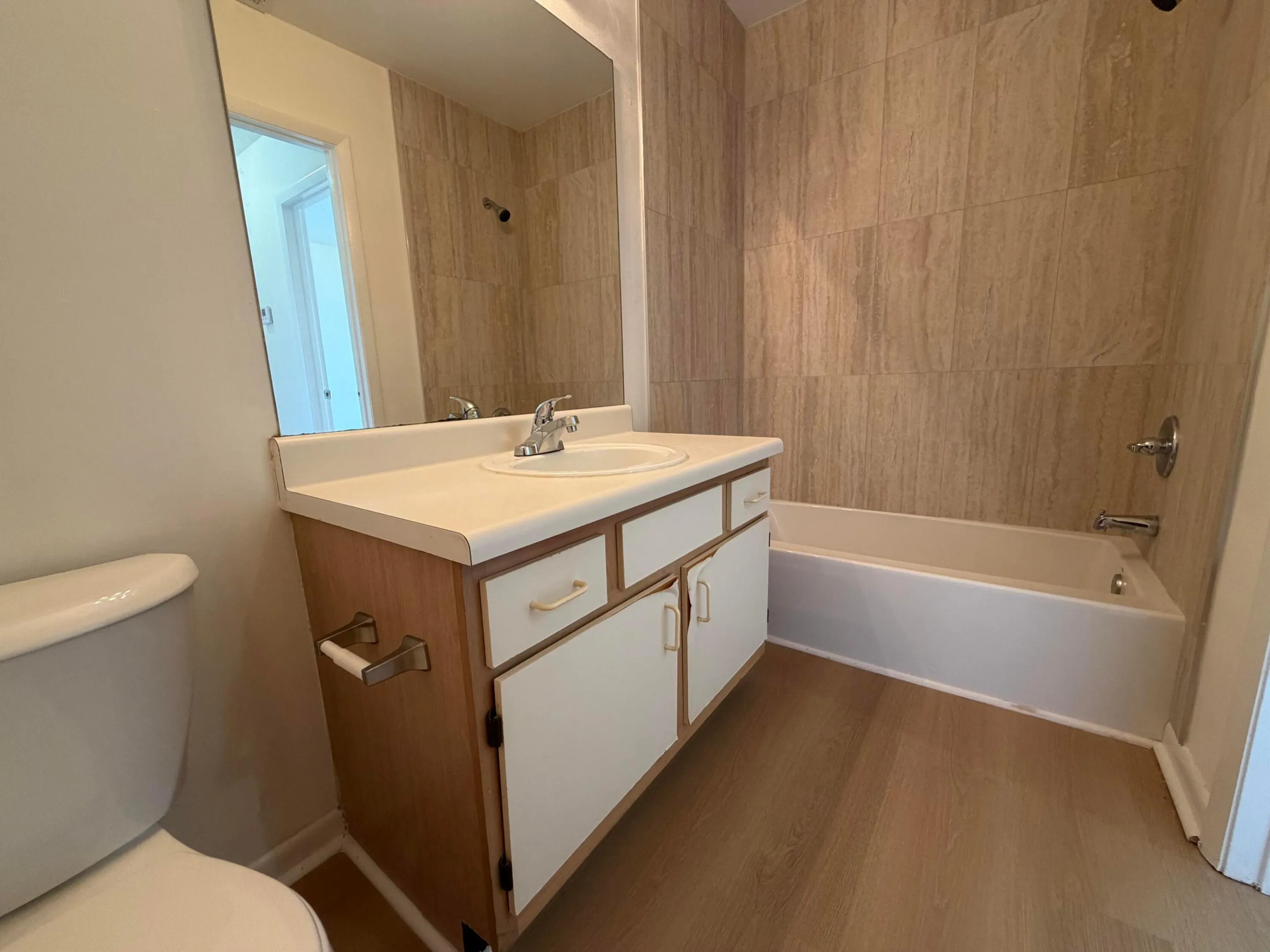 MAIN BATHROOM