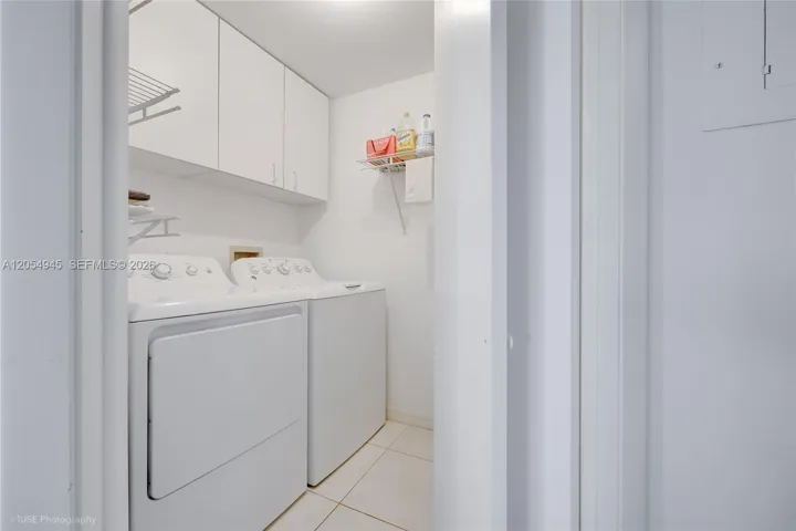 Laundry-room in the unit
