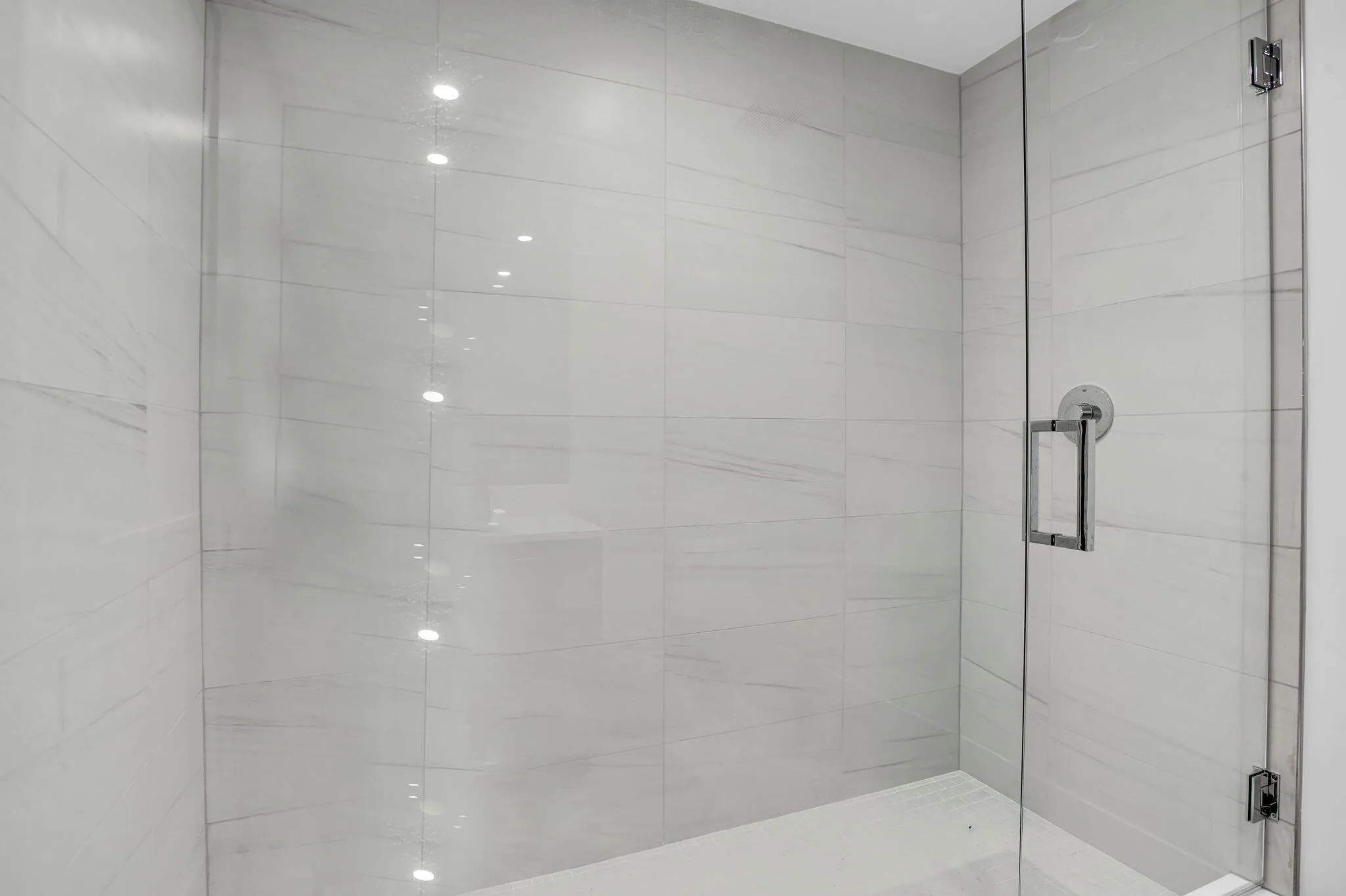 Den Full Bath Shower