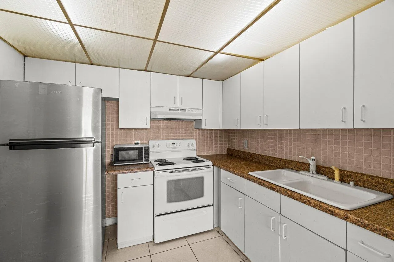 012-690BrittanyDrive-O-DelrayBeach-FL-33