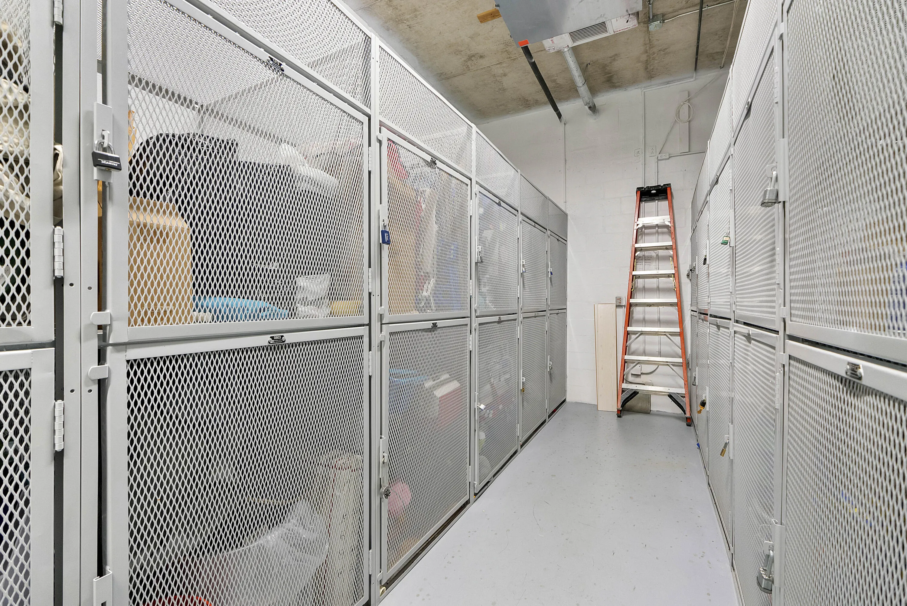 This unit comes with a storage space also