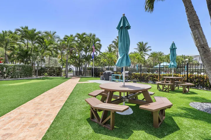 305 N Pompano Beach Blvd u804_060