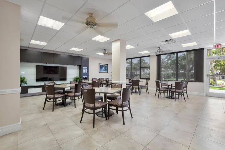 305 N Pompano Beach Blvd u804_058