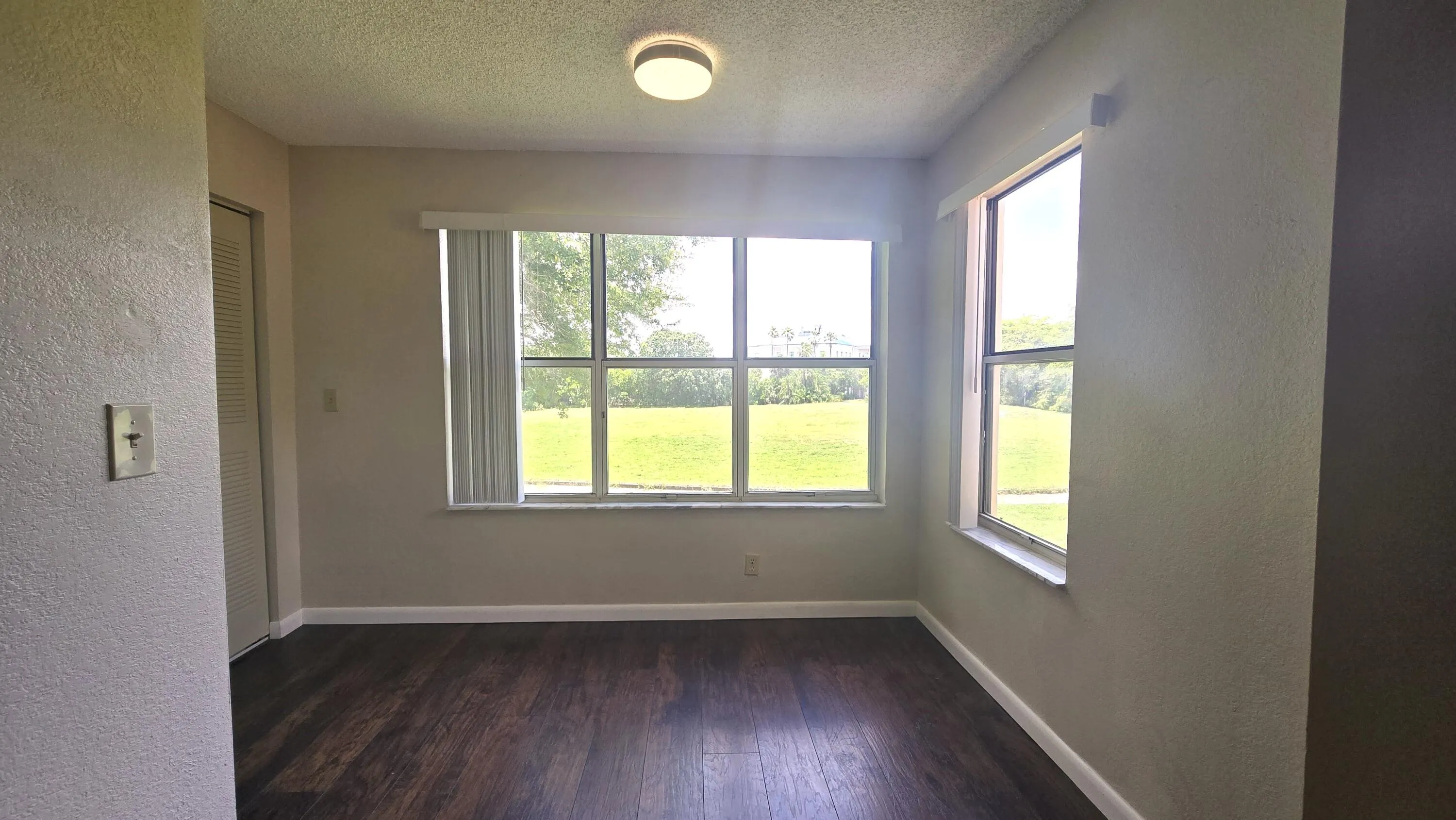 928_Solarium w Golf View2