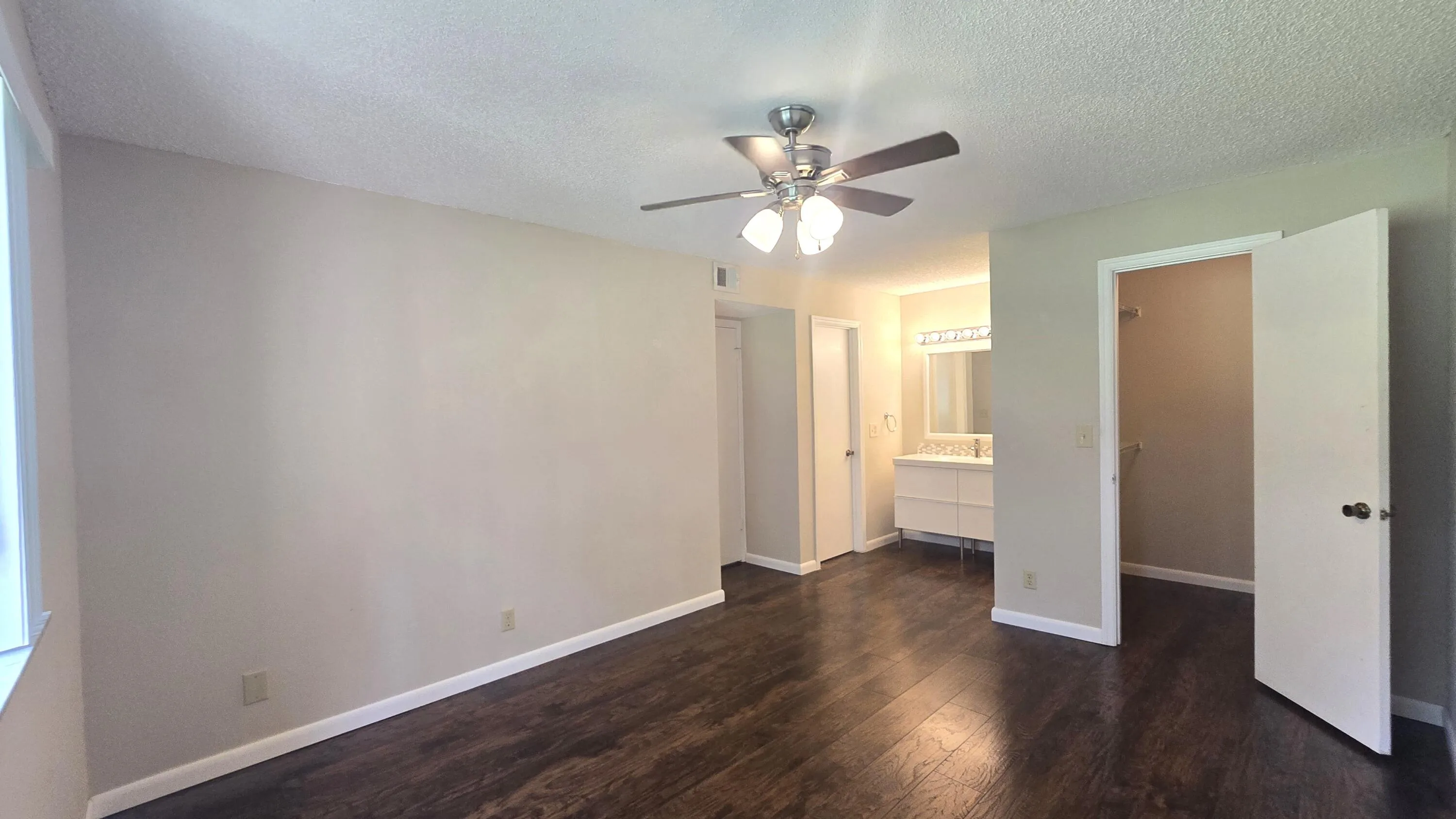 928_Master Bedroom2