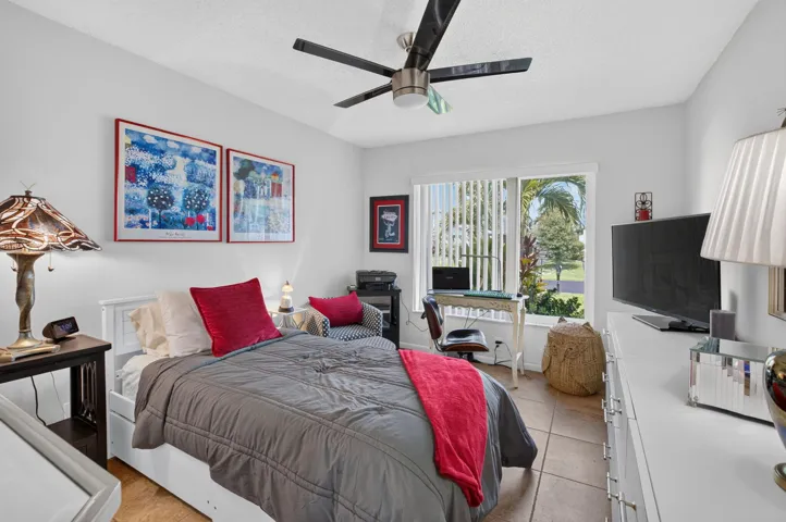 Secondary bedroom