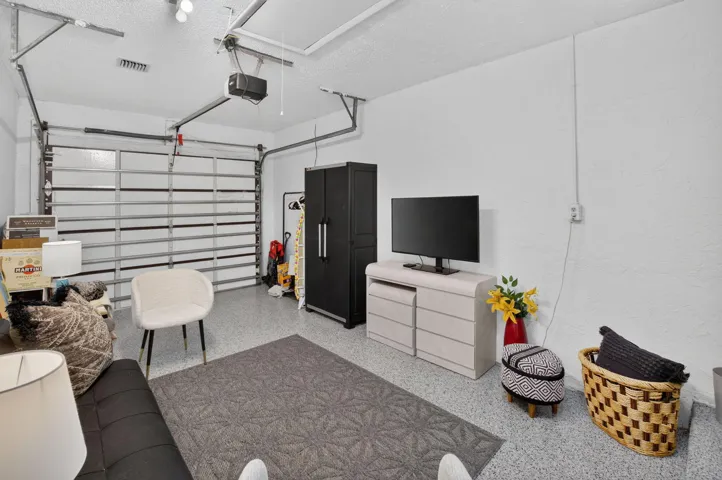 Garage under air