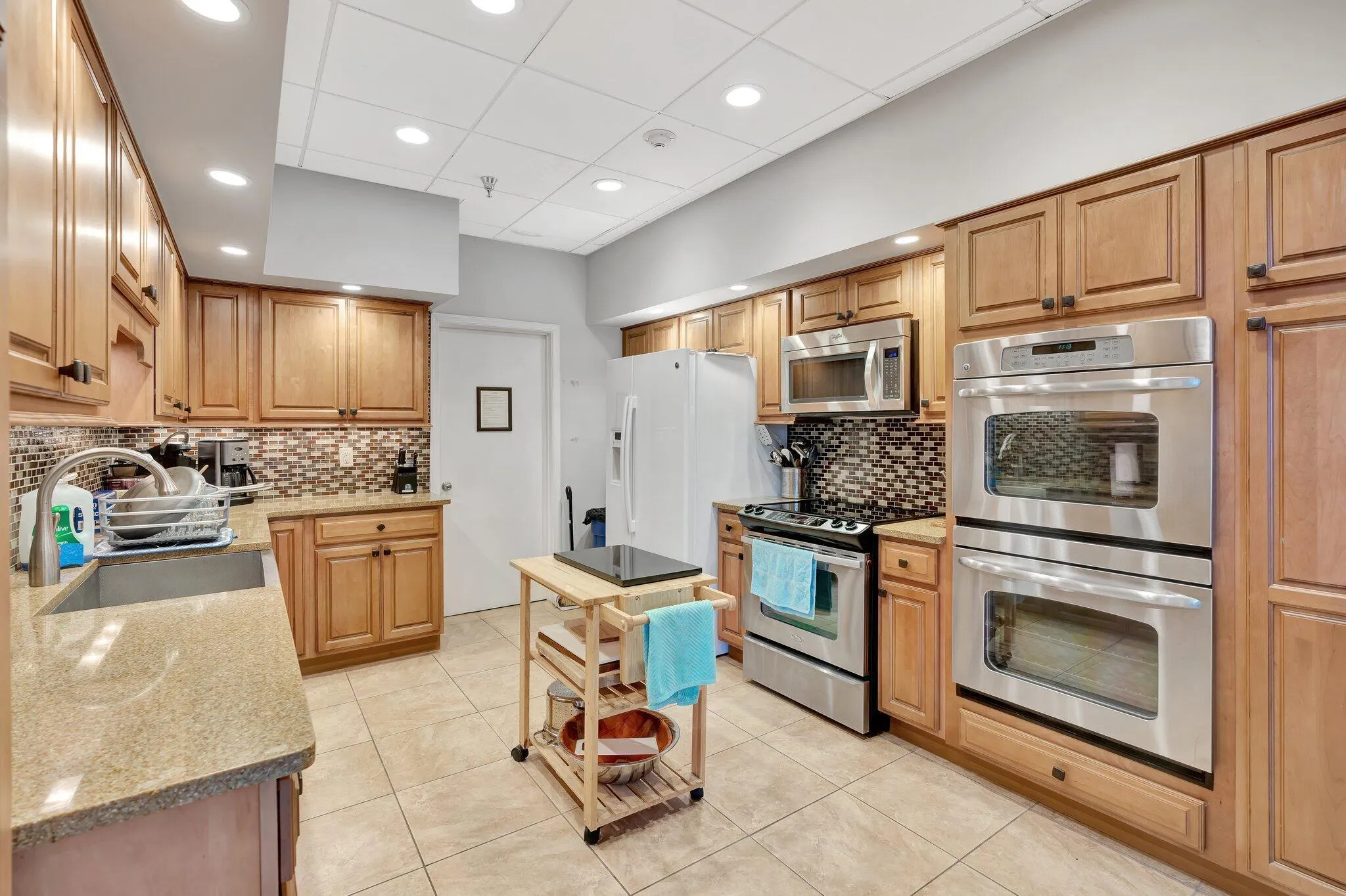 CLUB HOUSE Kitchen