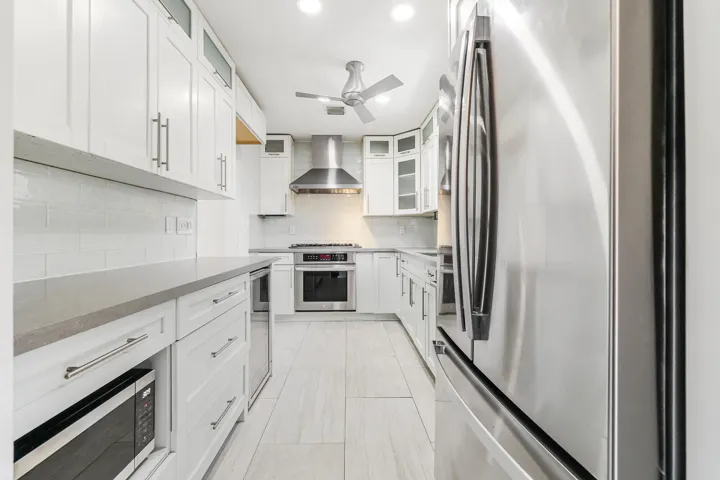 Quartz countertops and SS appliances