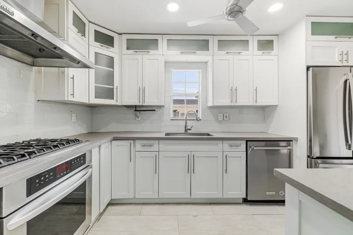 A true Chef's kitchen w/gas cook top (Viking)