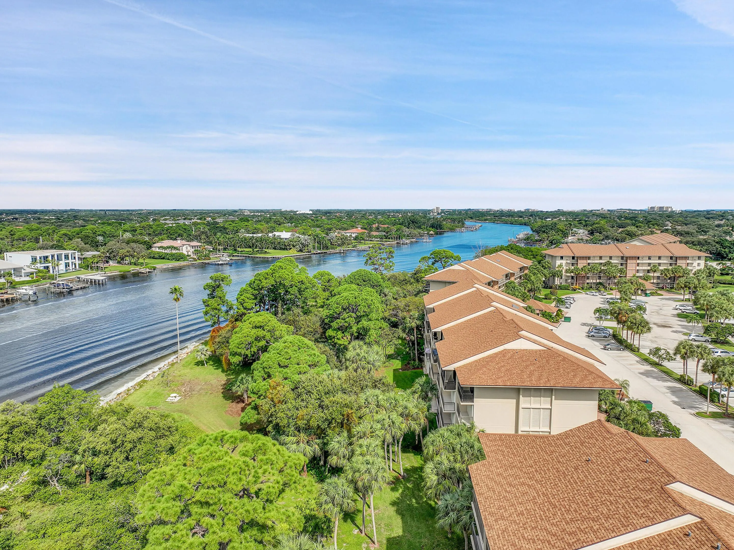 BUILDING INTRACOASTAL VIEW
