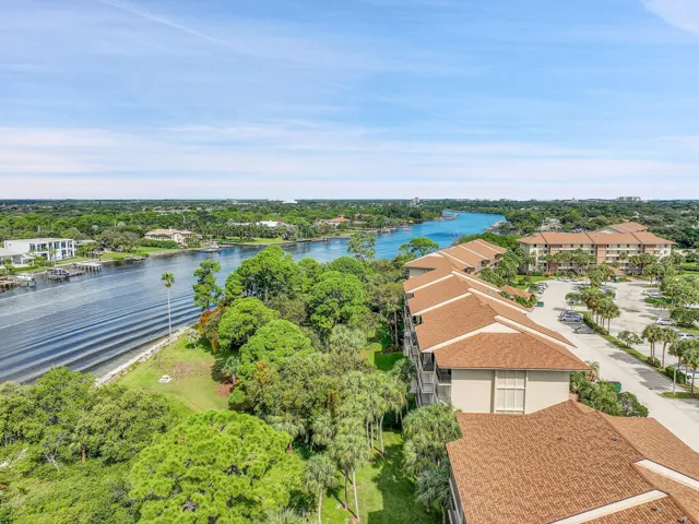 BUILDING INTRACOASTAL VIEW
