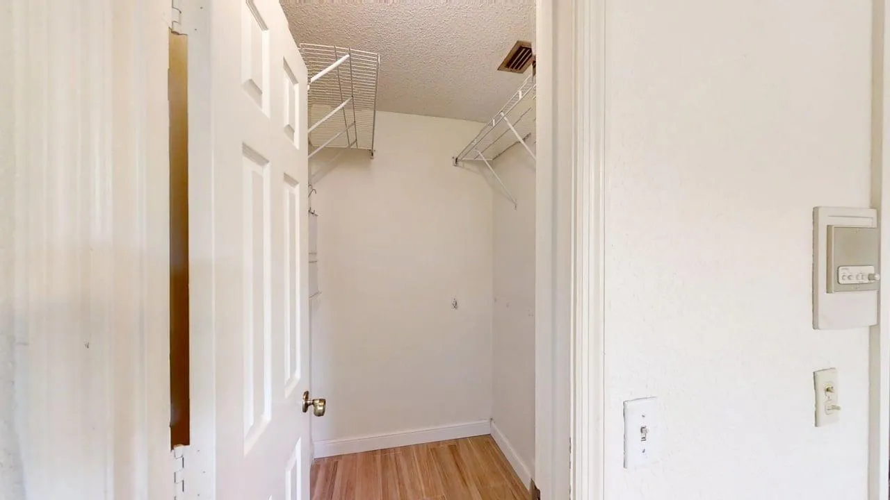 4th Bedroom Walk In Closet