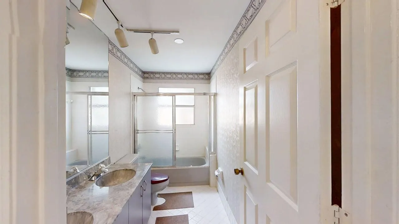 2nd Full Bathroom