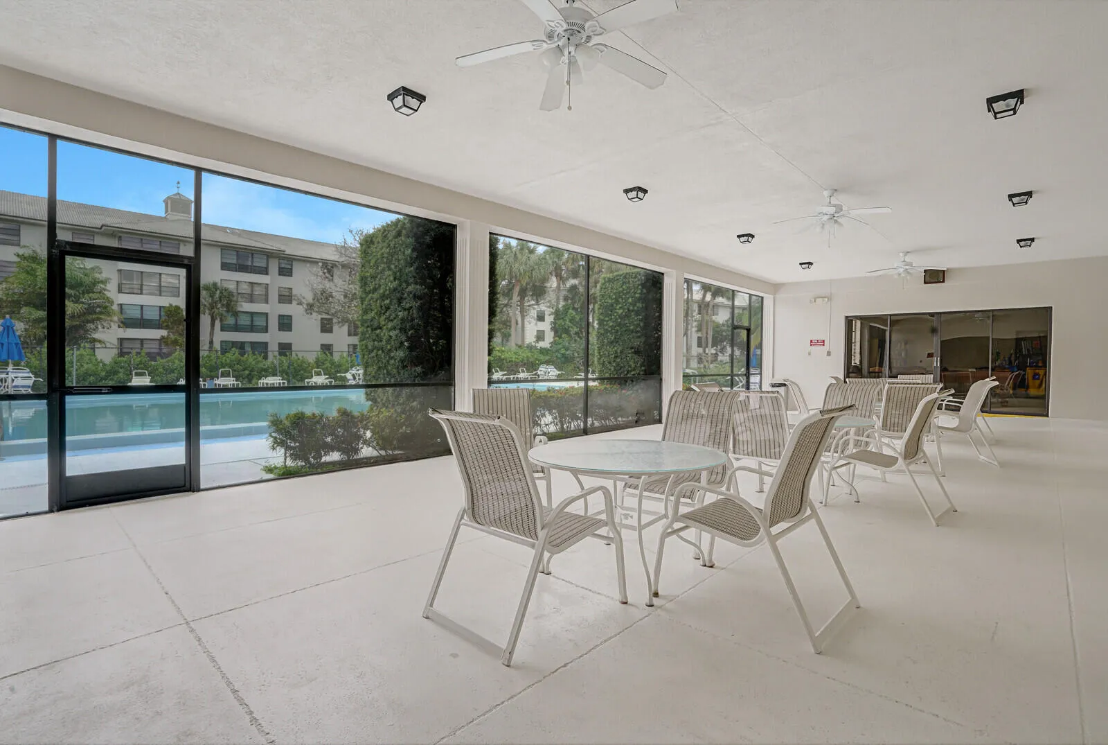 COMMUNITY FLORIDA ROOM