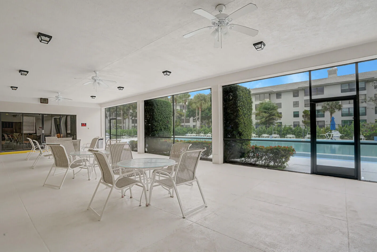 COMMNUITY FLORIDA ROOM