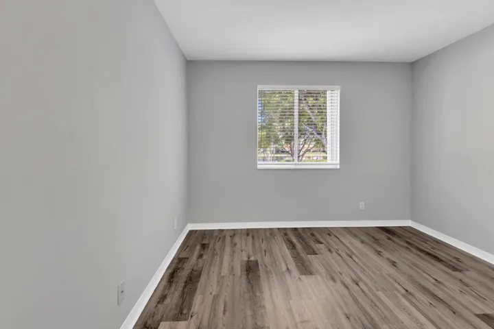 Guest Bedroom with Fantastic Lake View