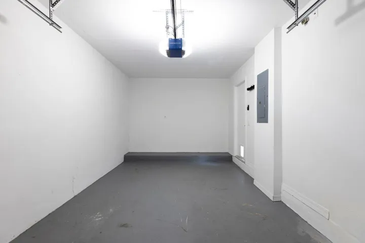 01 Car Garage