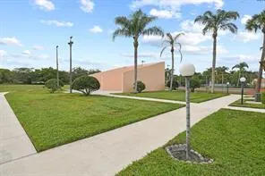 Lakeside Green Racquetball and Tennis facility