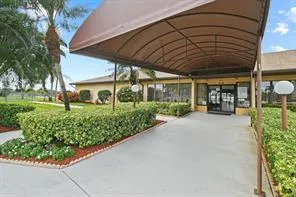 Lakeside Green clubhouse 3