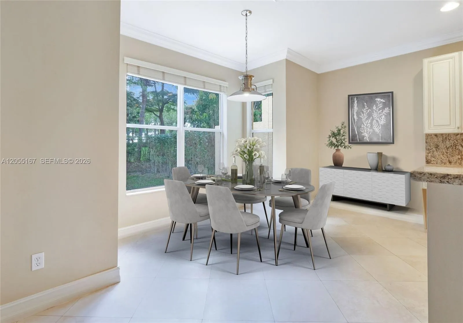 it-In Dining Area Virtually Staged