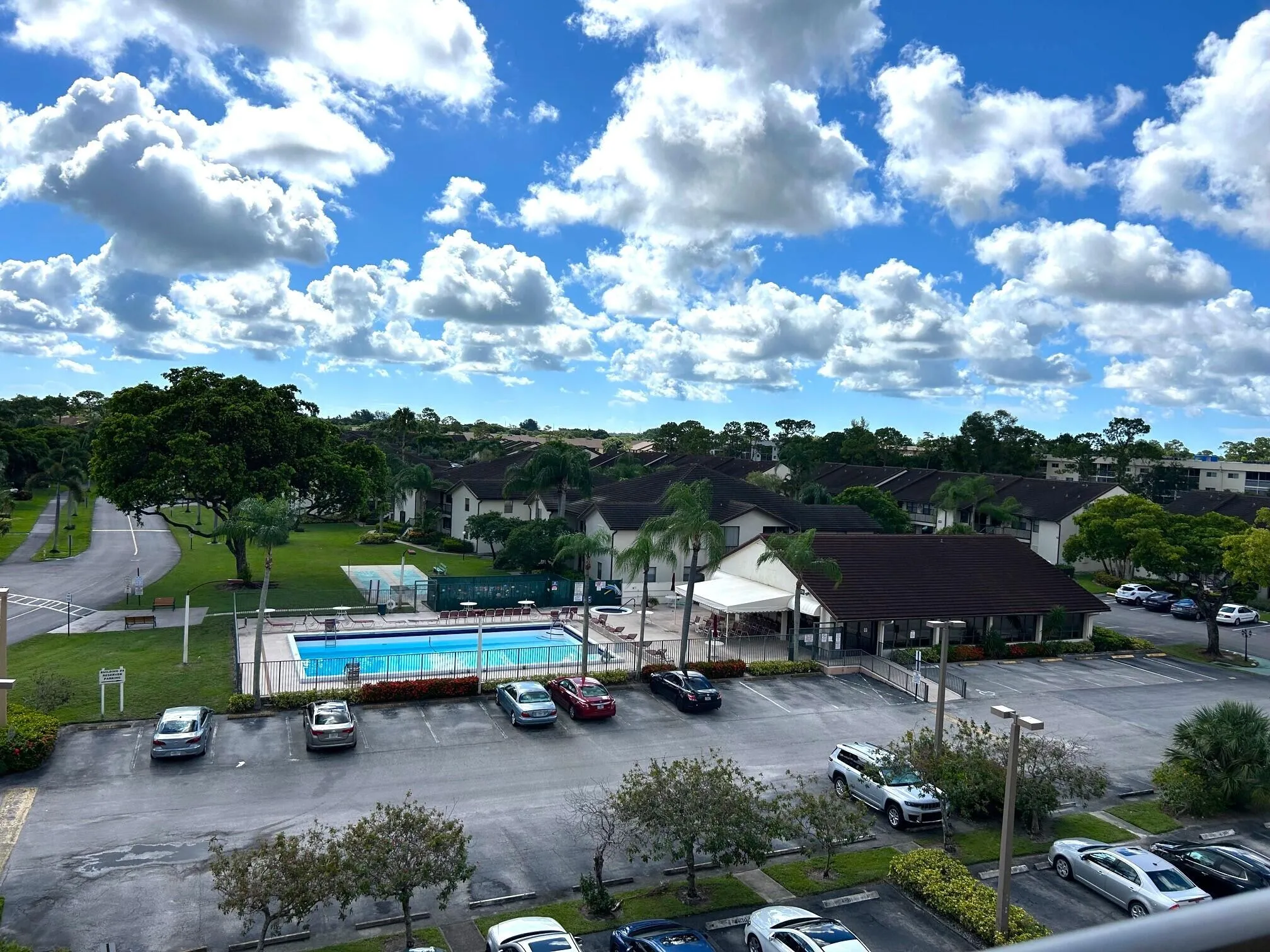TAHITI SATELITE POOL
