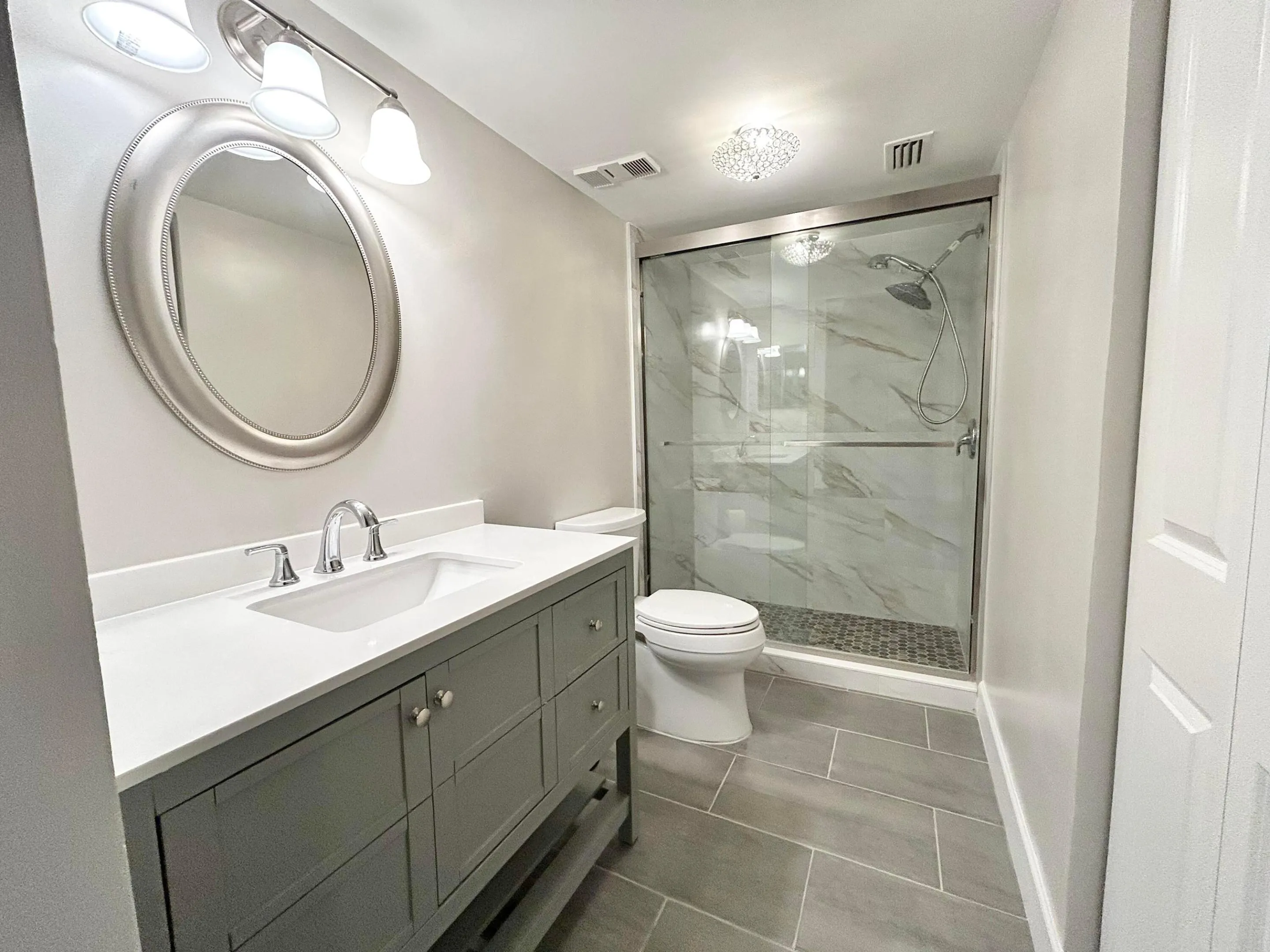 ENSUITE MASTER BATHROOM