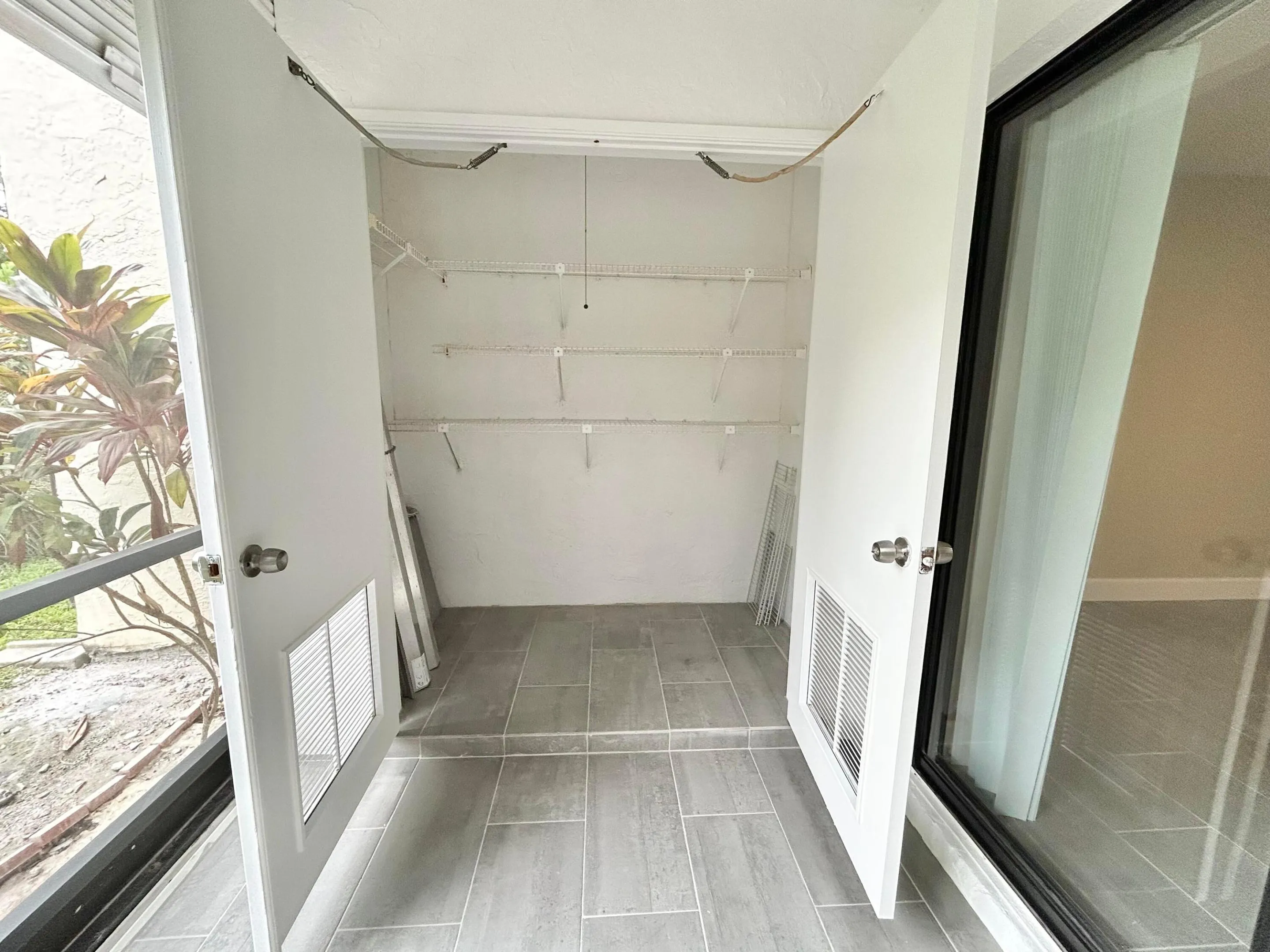 WALK IN STORAGE CLOSET