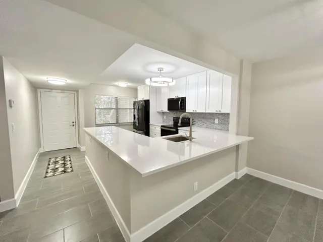 QUARTZ COUNTER TOPS