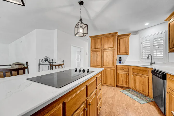 Island Kitchen with quartz counters