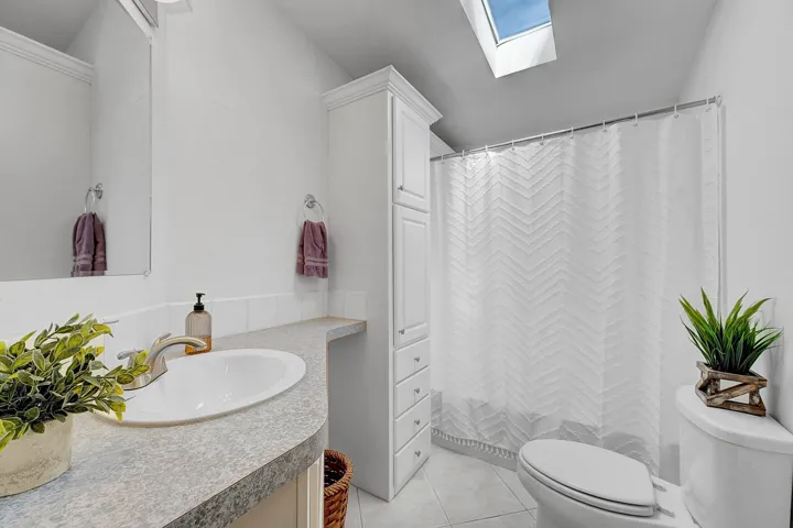 Guest bathroom. This is the third full bathroom.