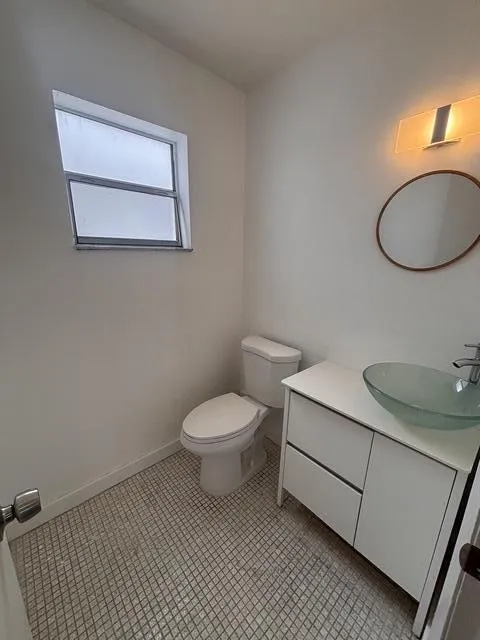1/2 bathroom