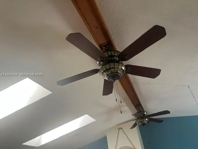 Living room Vaulted Ceilings