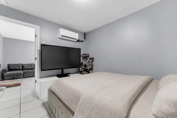 5th bedroom/ 2nd Primary