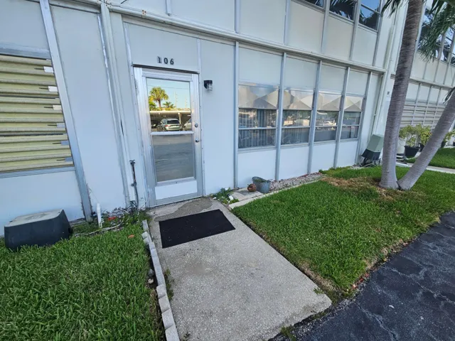 You park directly in back of your unit!