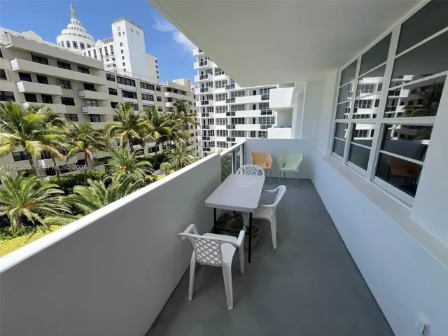 634 Private Balcony