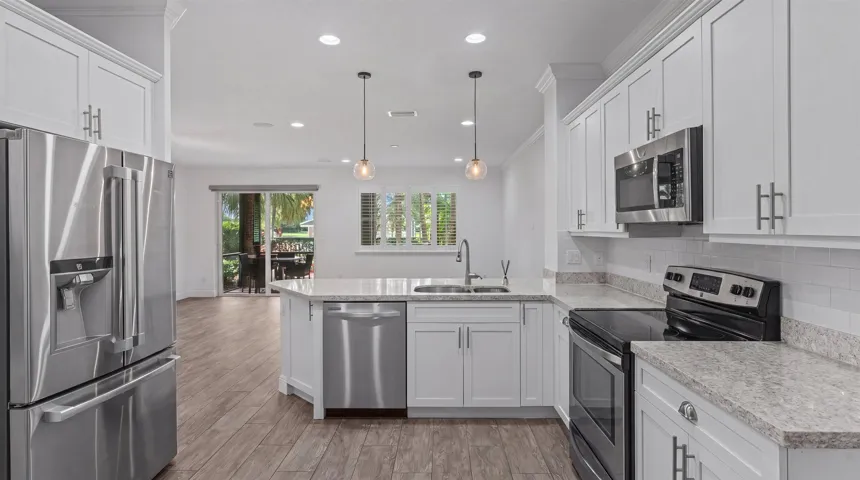 11-15600 Italian Cypress Wy