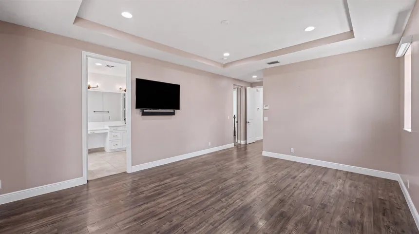 22-15600 Italian Cypress Wy
