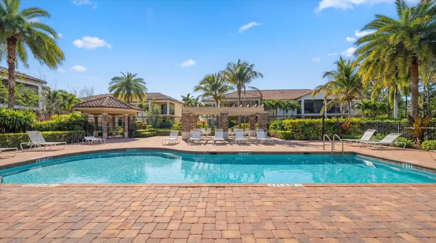 52-15600 Italian Cypress Wy